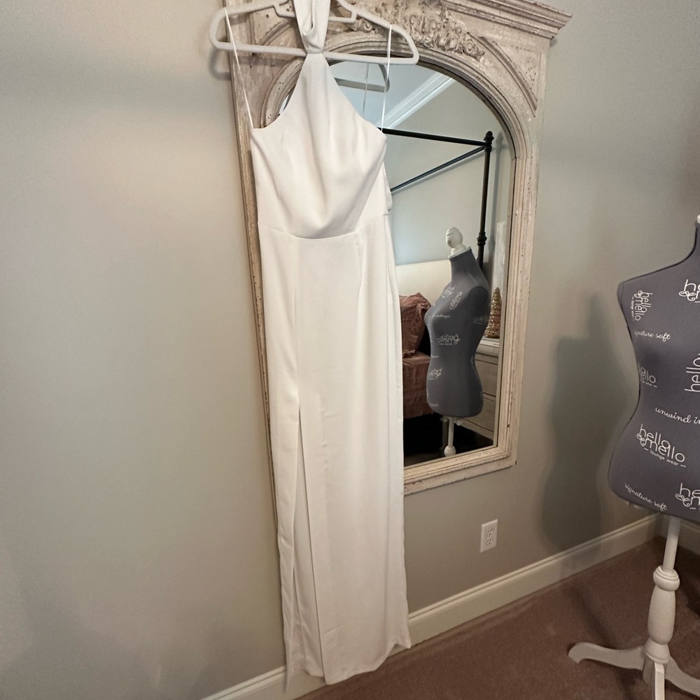(Damaged zipper) Amanda Uprichard Queen gown in a white poly crepe fabric Sz XS